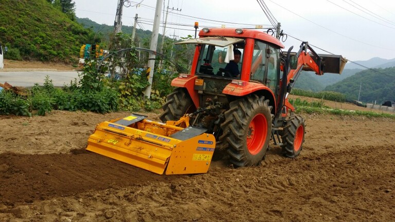 [시연전시장] 크랭크로터베이터 시연사진입니다